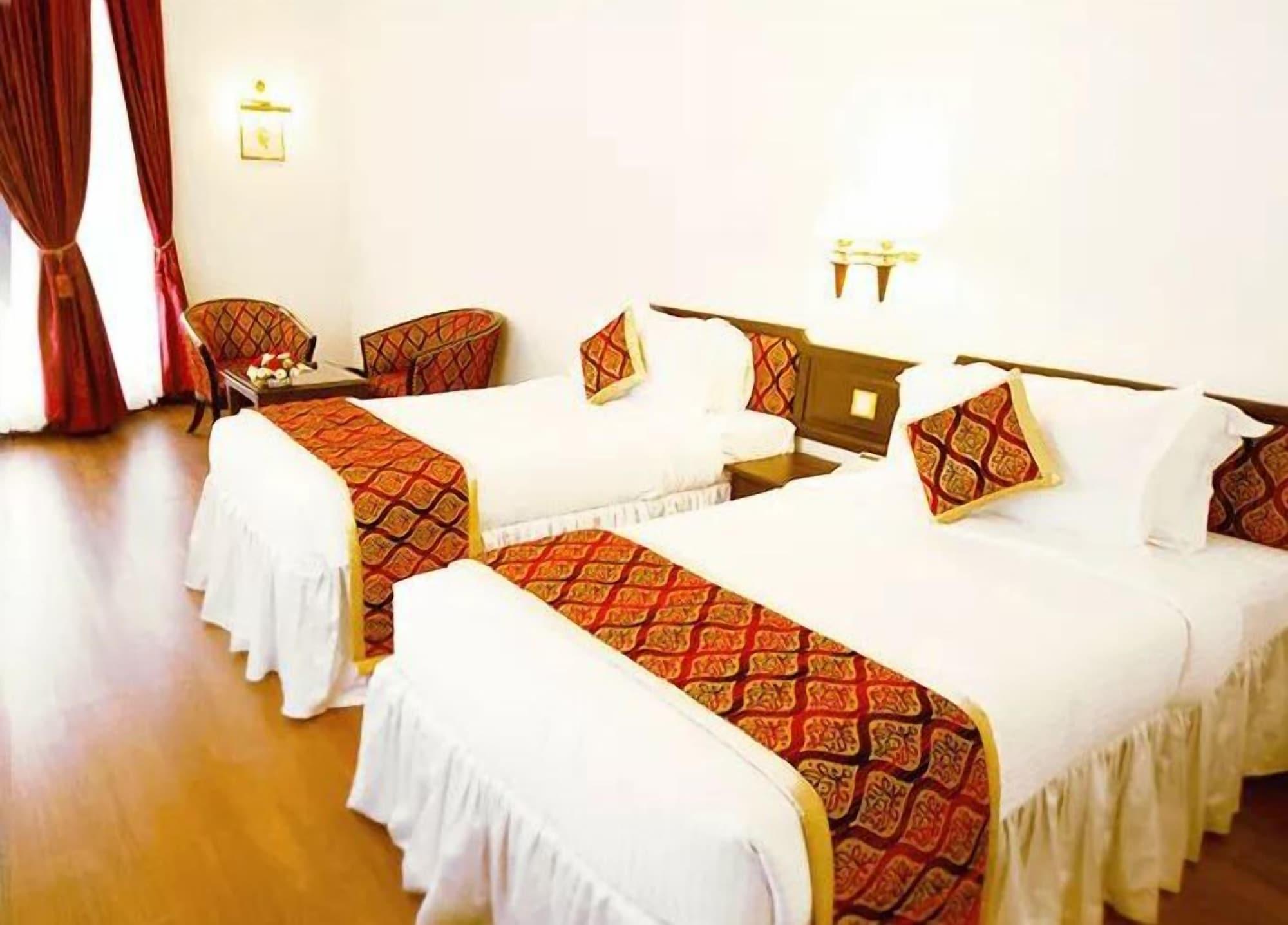 The Windsor Castle Hotel Kottayam Exterior photo