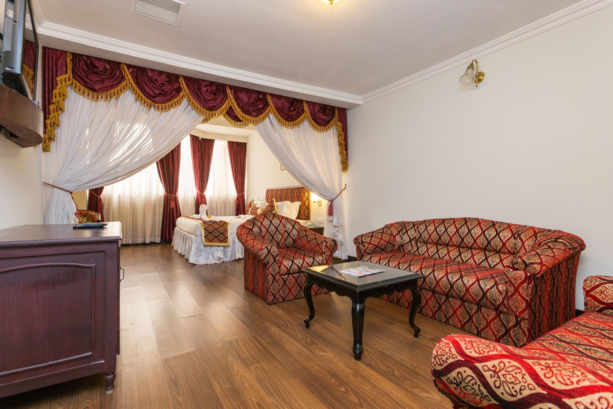 The Windsor Castle Hotel Kottayam Exterior photo