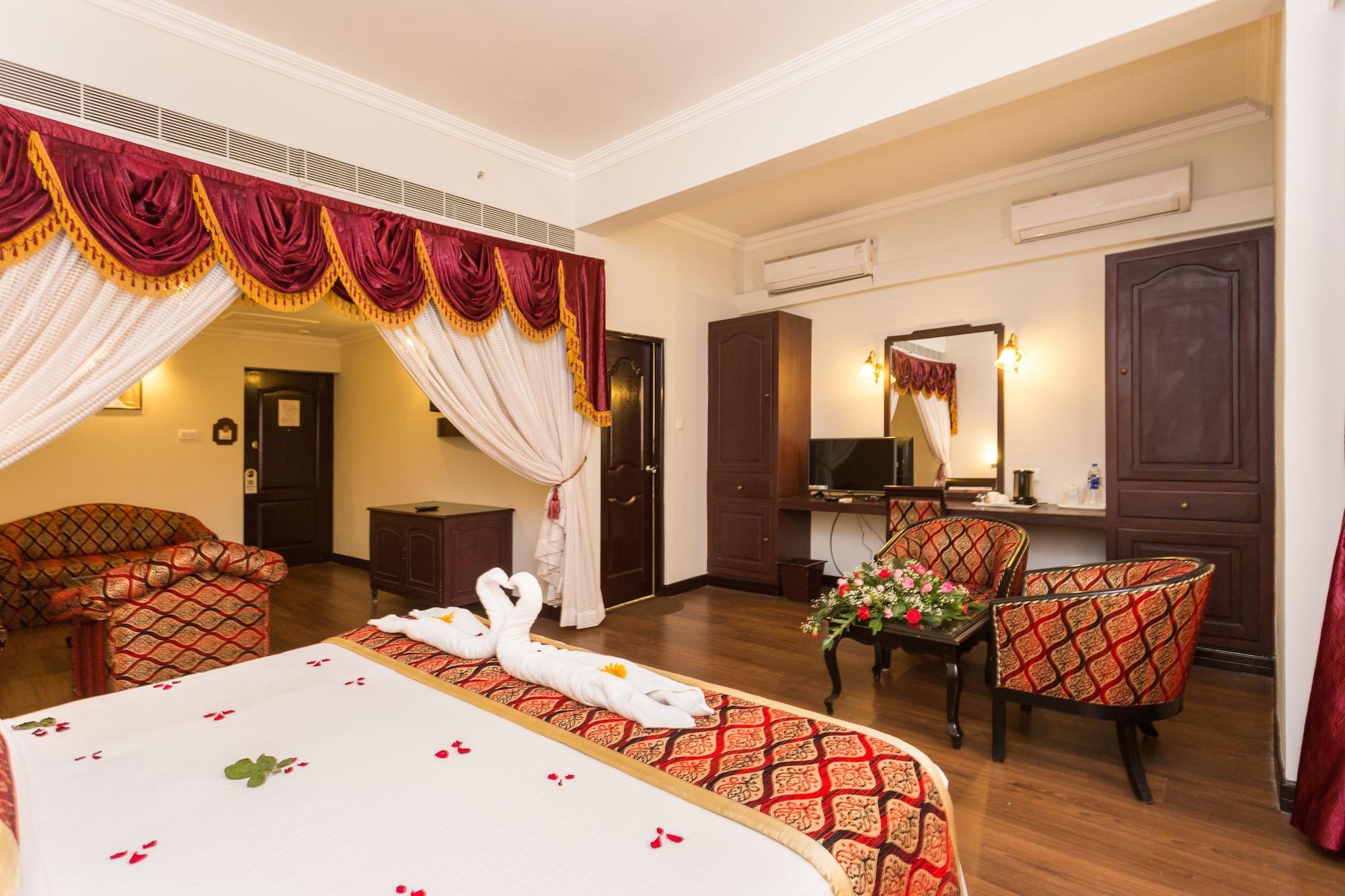 The Windsor Castle Hotel Kottayam Exterior photo