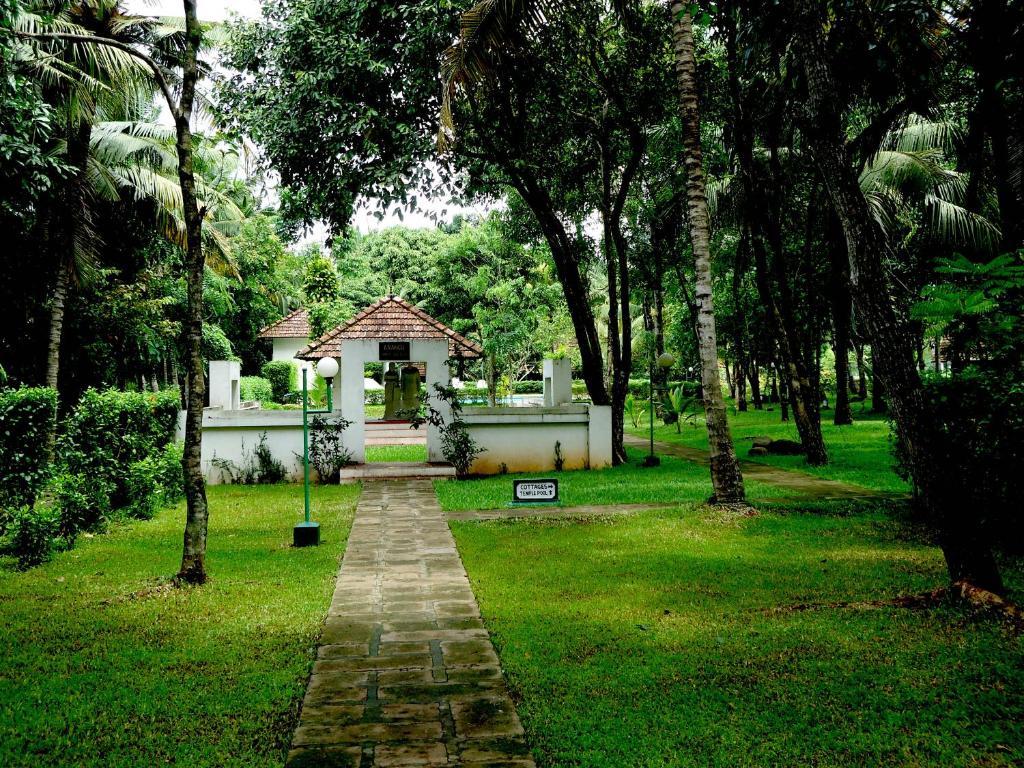 The Windsor Castle Hotel Kottayam Exterior photo