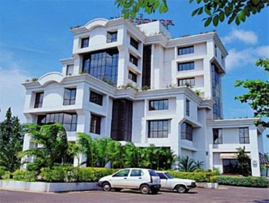The Windsor Castle Hotel Kottayam Exterior photo
