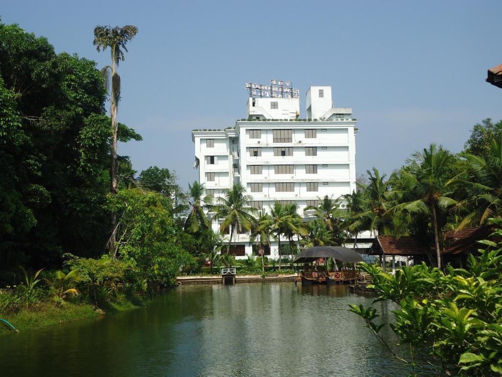 The Windsor Castle Hotel Kottayam Exterior photo