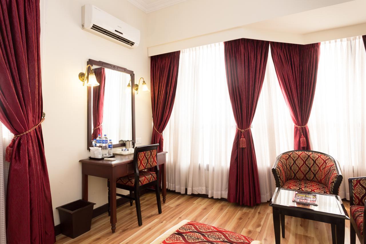 The Windsor Castle Hotel Kottayam Exterior photo