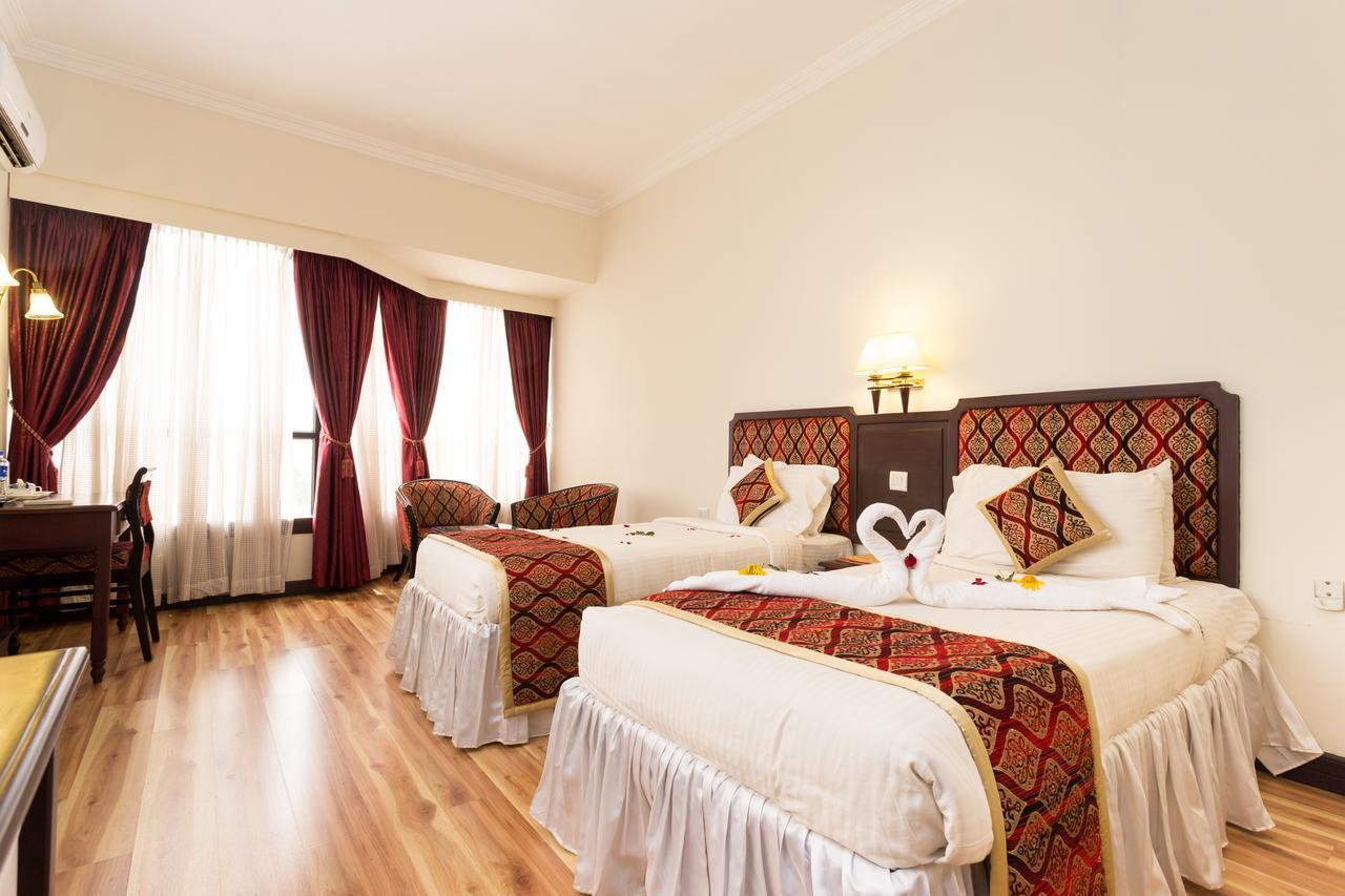 The Windsor Castle Hotel Kottayam Exterior photo