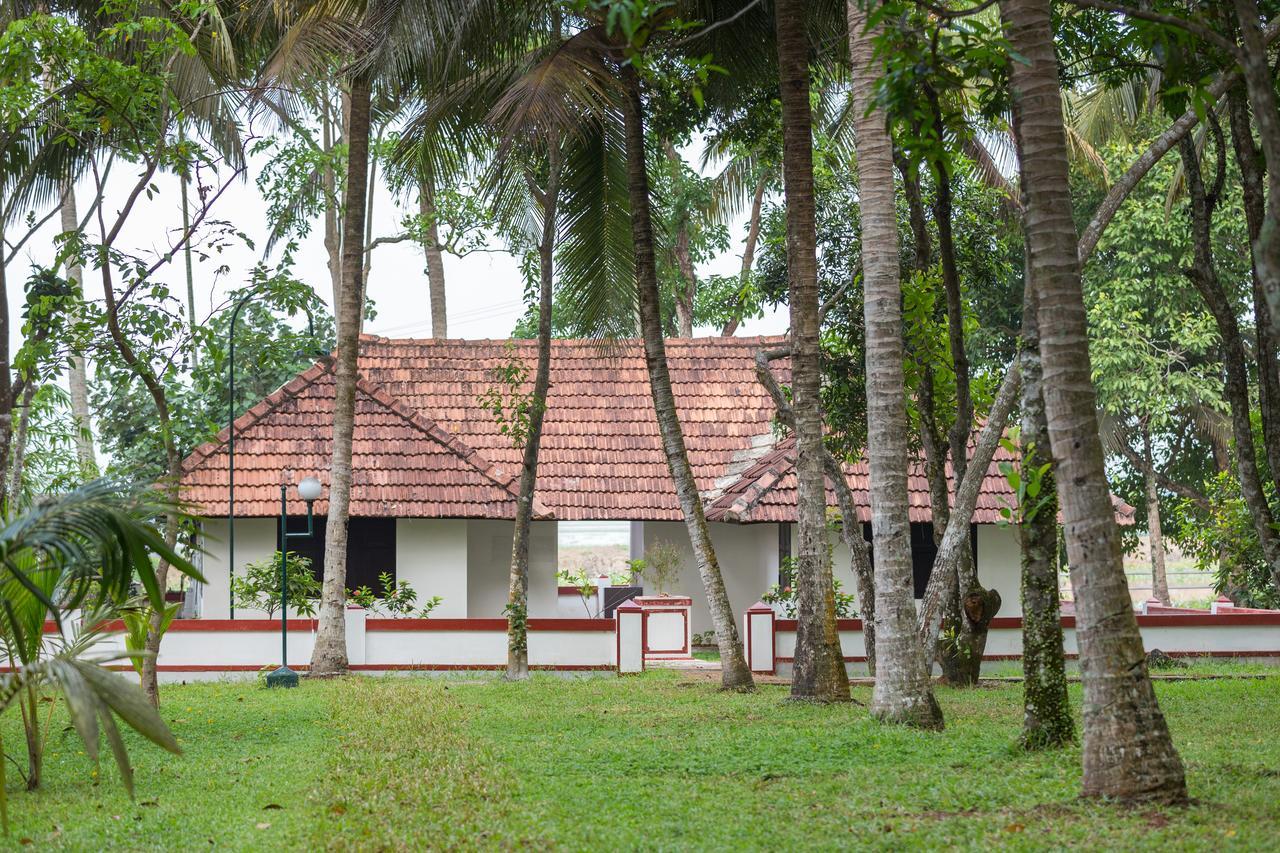 The Windsor Castle Hotel Kottayam Exterior photo
