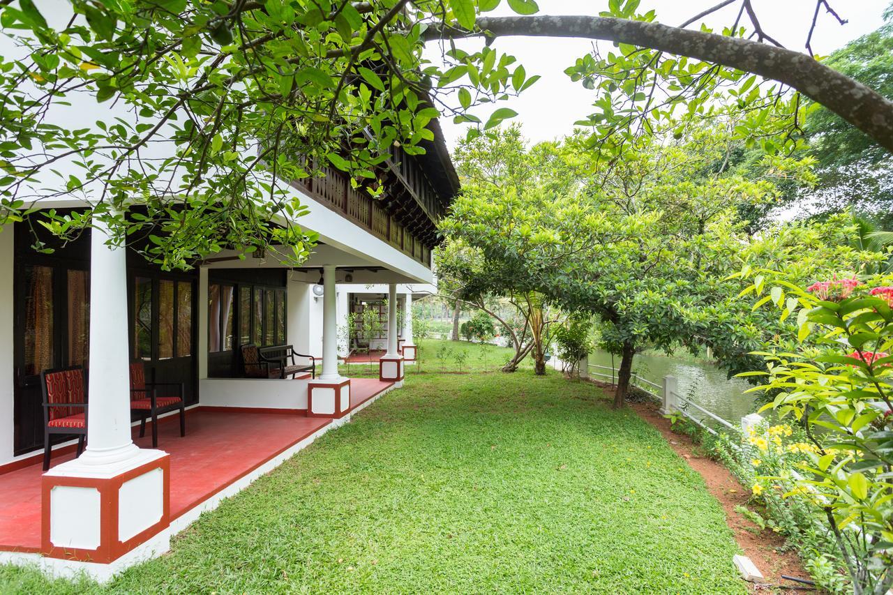 The Windsor Castle Hotel Kottayam Exterior photo