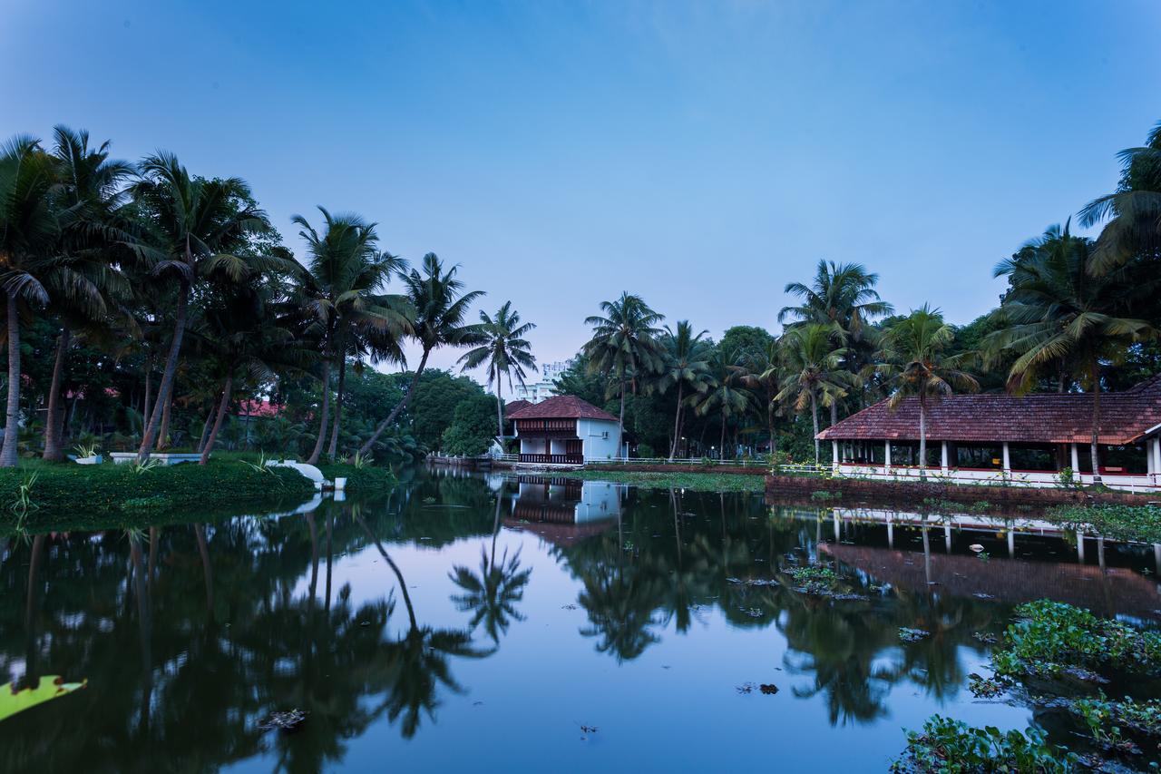 The Windsor Castle Hotel Kottayam Exterior photo