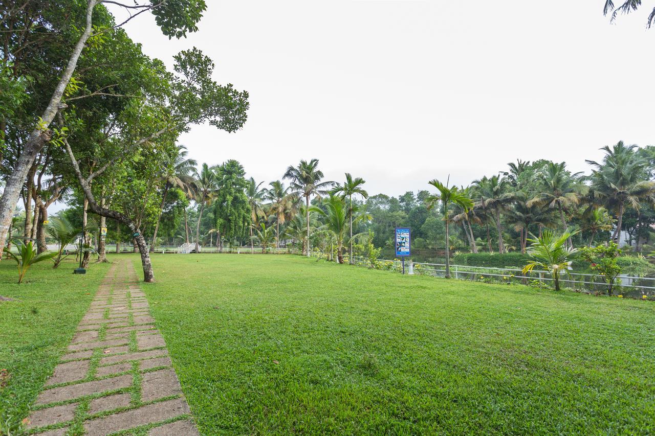The Windsor Castle Hotel Kottayam Exterior photo
