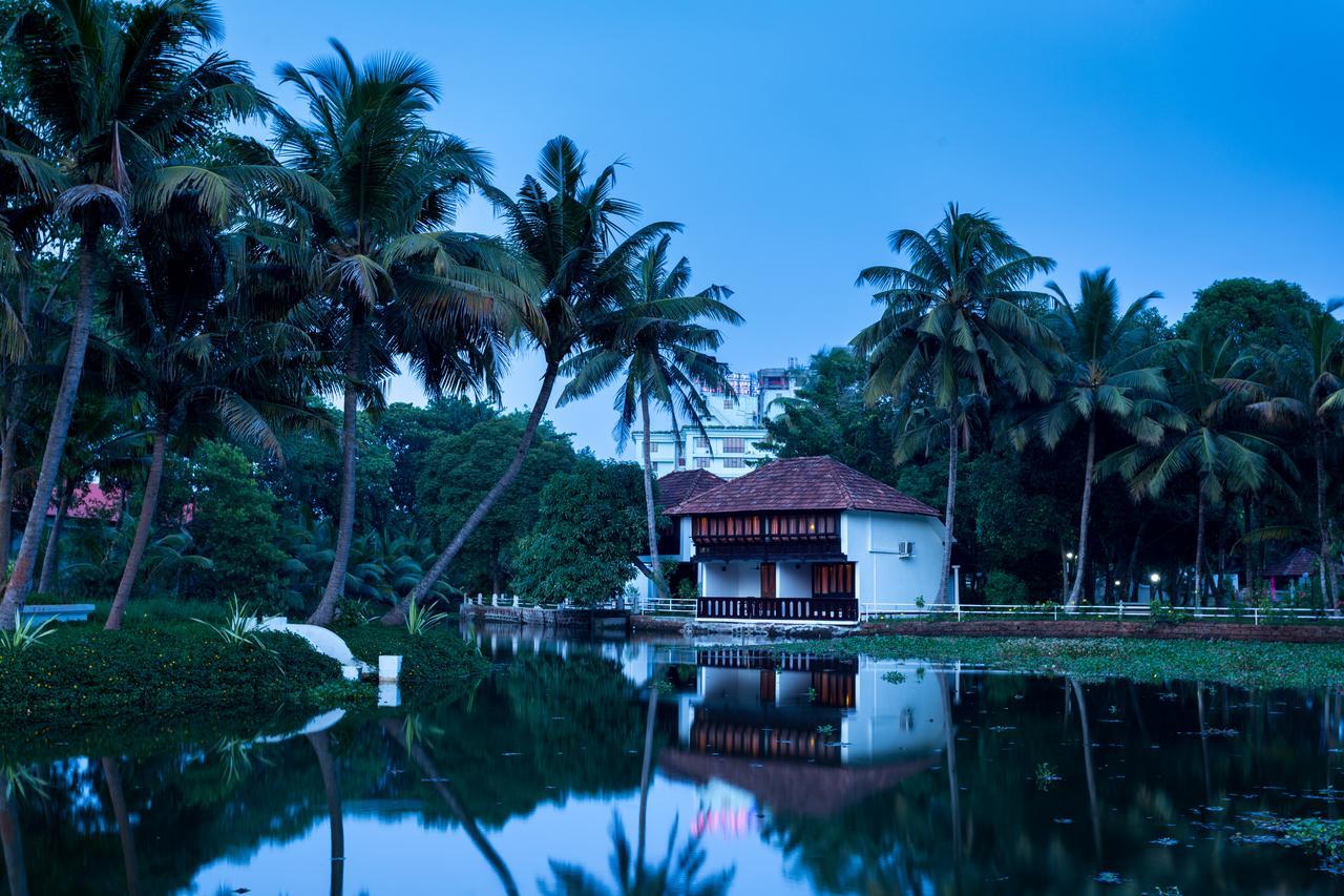 The Windsor Castle Hotel Kottayam Exterior photo
